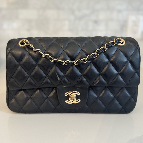 None Handbags - Women’s Black Quilted Leather Shoulder Bag with Gold Chain